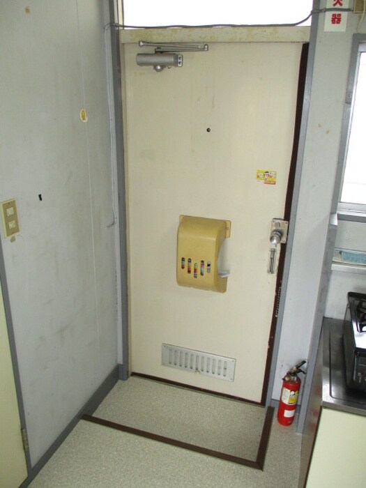物件内観写真13　(玄関)