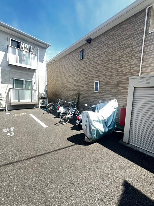 物件外観写真5　(駐輪場)