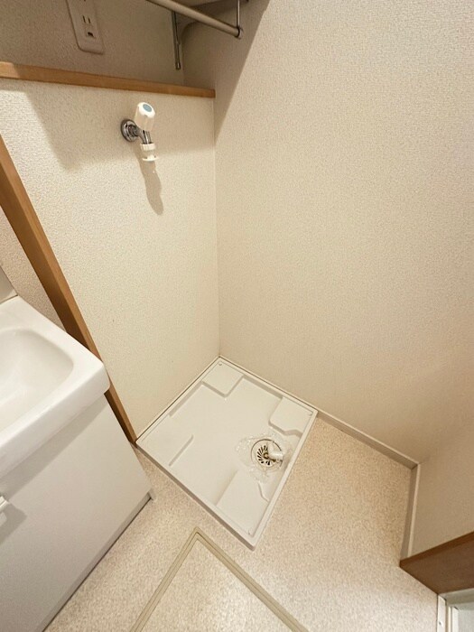物件内観写真14　(洗濯機置場)
