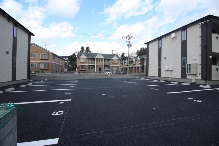 物件外観写真2　(駐車場)