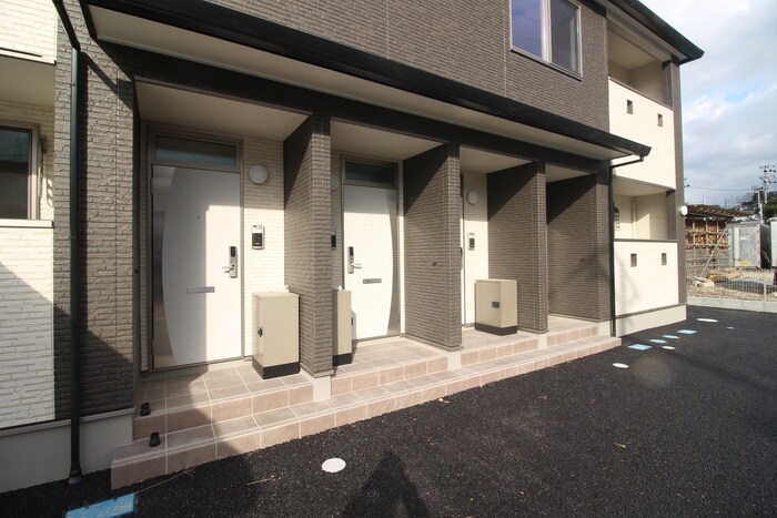 物件外観写真4　(エントランス部分)