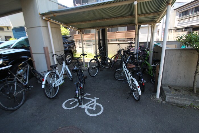 物件外観写真3　(駐輪場)