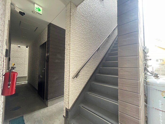 物件外観写真3　(エントランス部分)