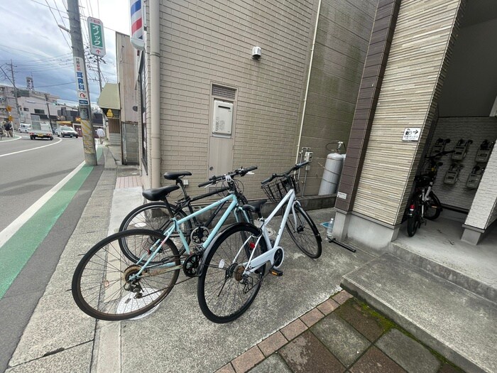 物件外観写真4　(駐輪場)