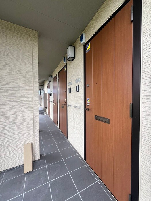 物件外観写真3　(エントランス部分)