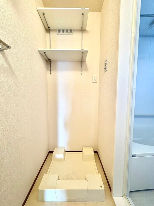 物件内観写真16　(洗濯機置場)