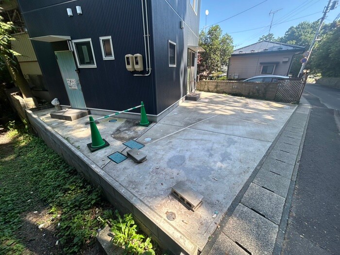 物件外観写真5　(駐車場)