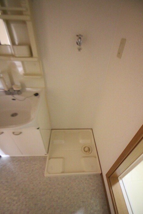 物件内観写真12　(洗濯機置場)