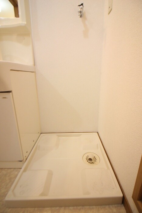 物件内観写真12　(洗濯機置場)