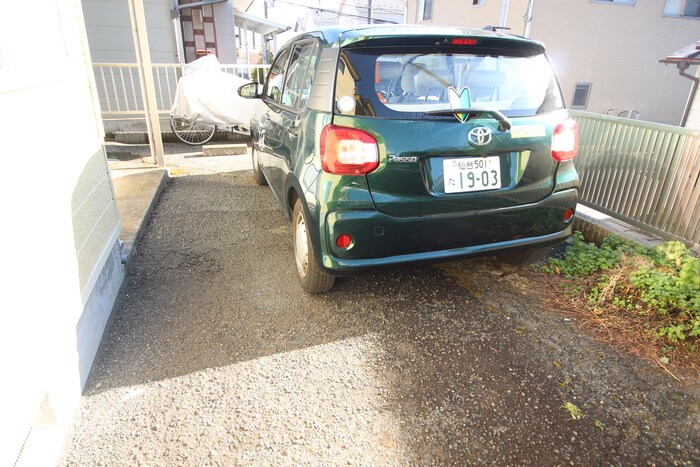 物件外観写真5　(駐車場)