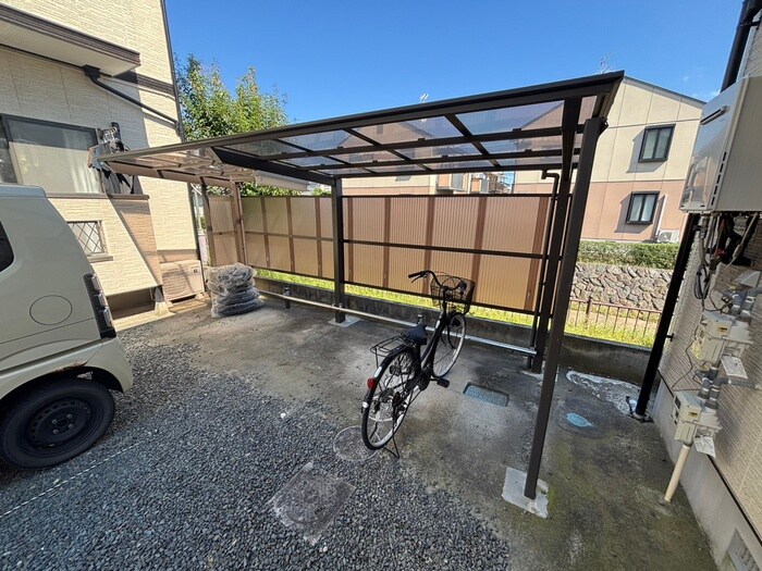 物件外観写真3　(駐輪場)