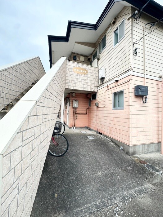 物件外観写真5　(エントランス部分)