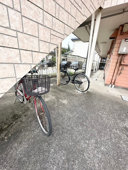 物件外観写真6　(駐輪場)