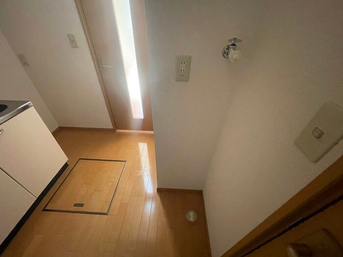 物件内観写真15　(洗濯機置場)