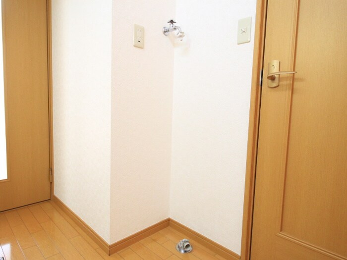 物件内観写真17　(洗濯機置場)