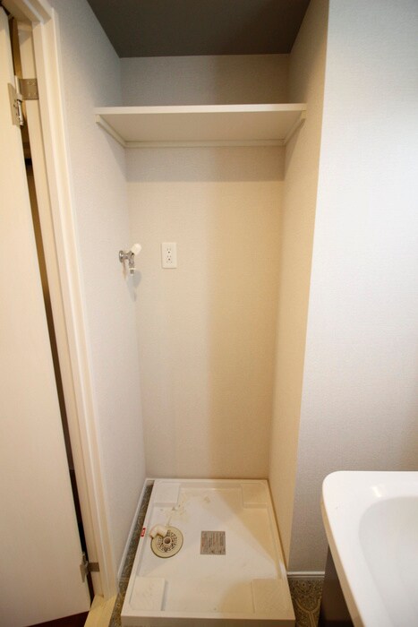 物件内観写真13　(洗濯機置場)