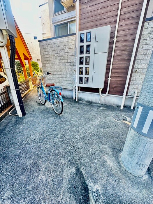 物件外観写真5　(駐輪場)