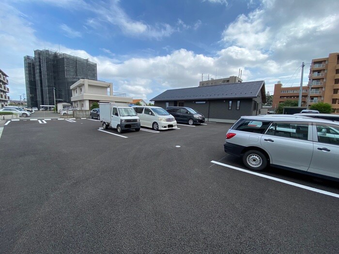 物件外観写真2　(駐車場)
