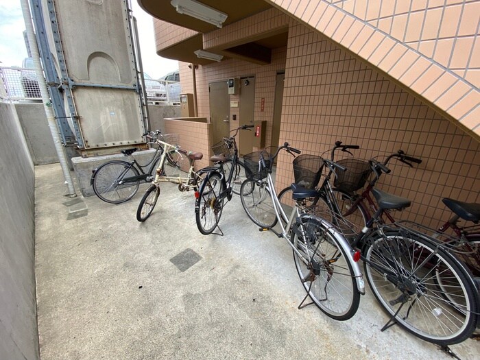 物件外観写真4　(駐輪場)