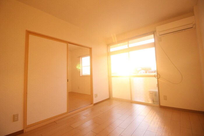 物件内観写真8　(居室)