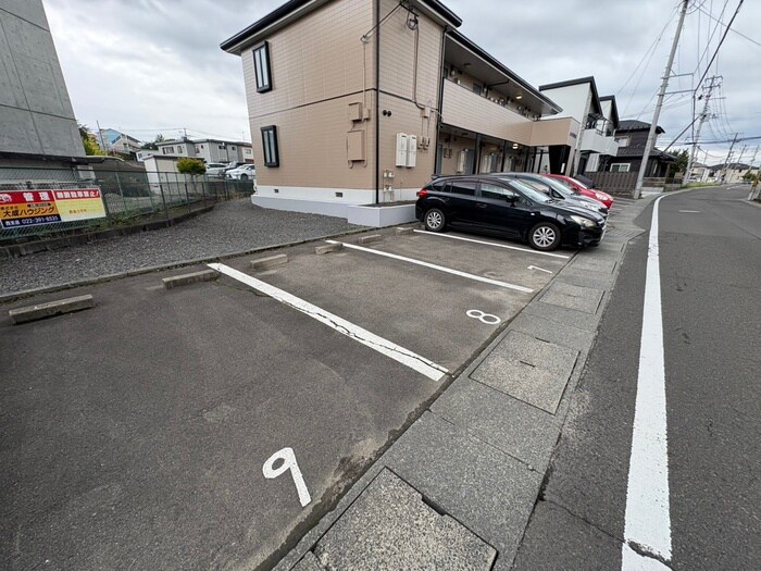 物件外観写真4　(駐車場)