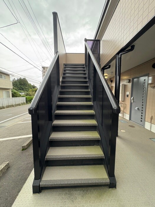 物件外観写真5　(エントランス部分)