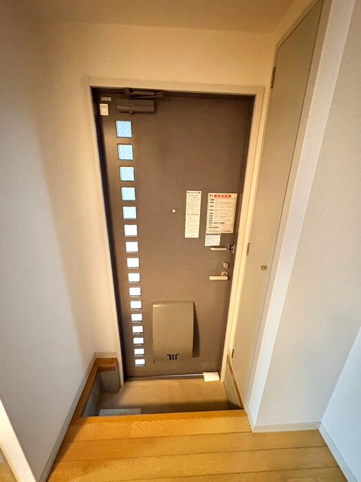物件内観写真12　(玄関)