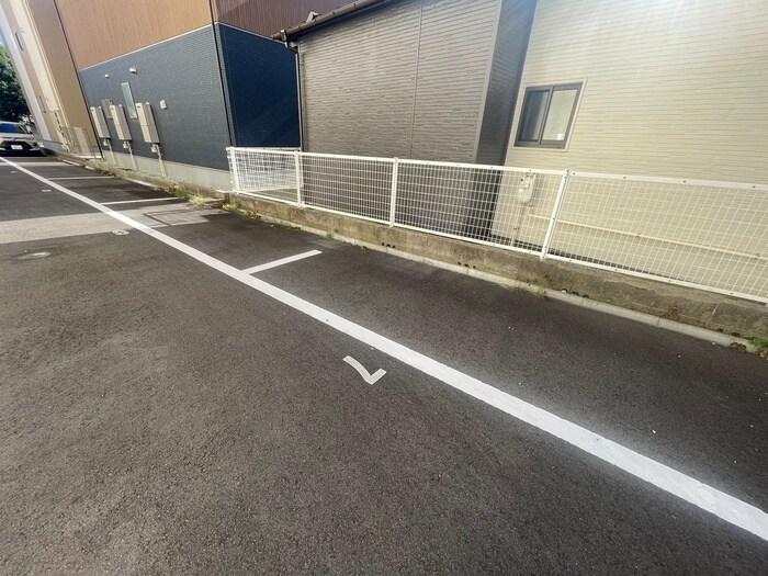 物件外観写真6　(駐車場)