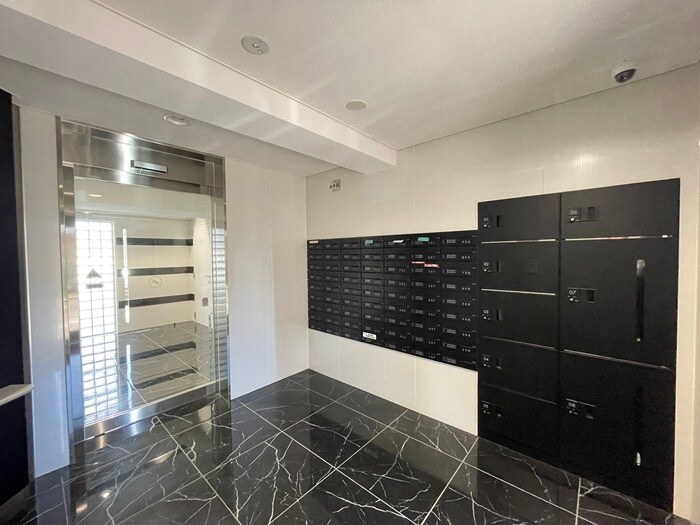 物件外観写真4　(エントランス部分)