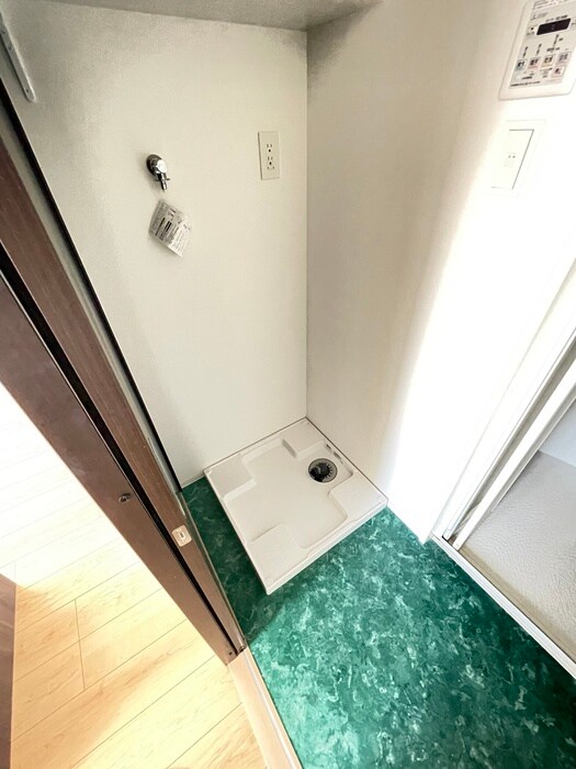 物件内観写真15　(洗濯機置場)