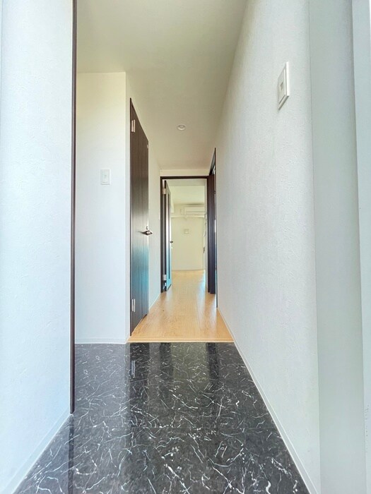 物件内観写真16　(玄関)