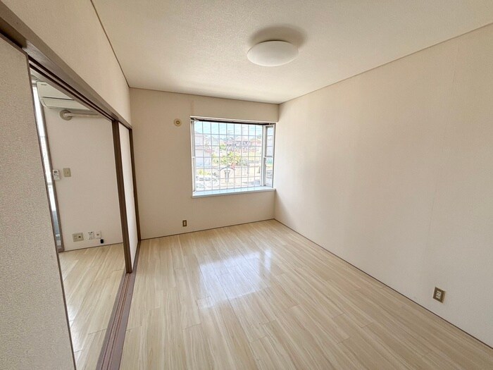 物件内観写真9　(居室)