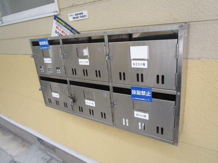 物件外観写真6　(エントランス部分)