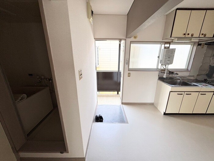 物件内観写真18　(玄関)