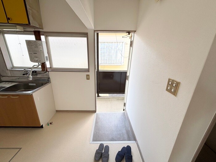 物件内観写真18　(玄関)