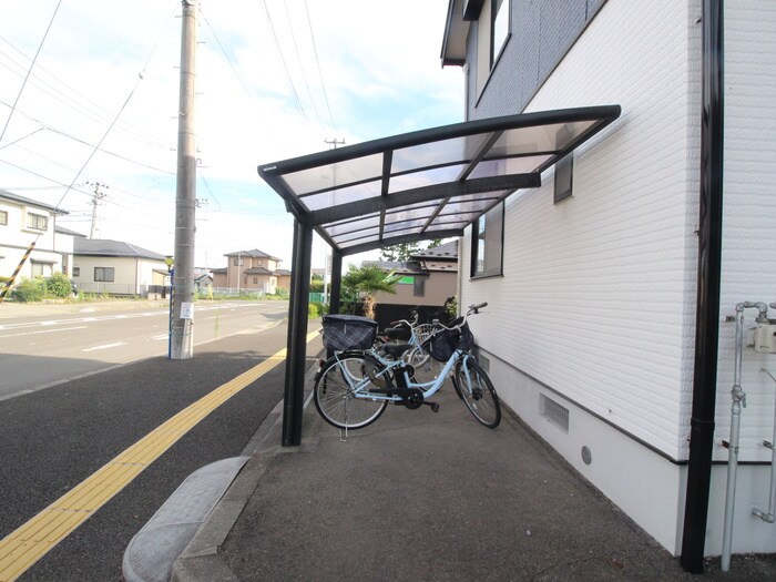 物件外観写真3　(駐輪場)