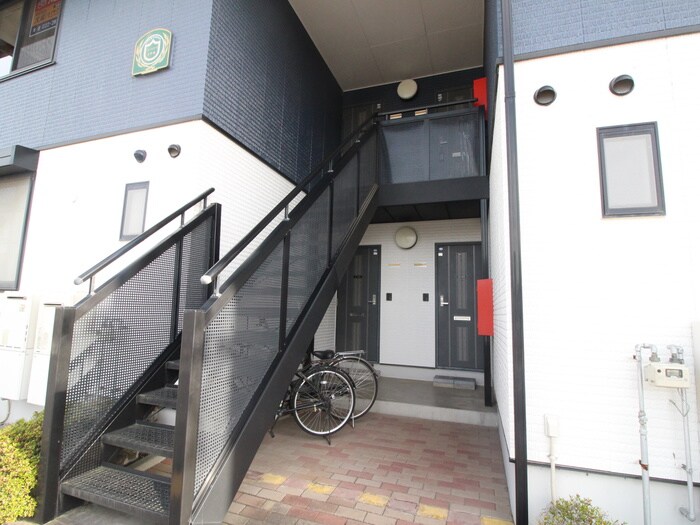 物件外観写真4　(エントランス部分)