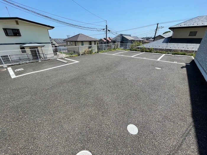 物件外観写真2　(駐車場)