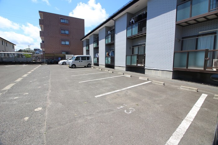 物件外観写真4　(駐車場)