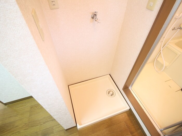 物件内観写真13　(洗濯機置場)