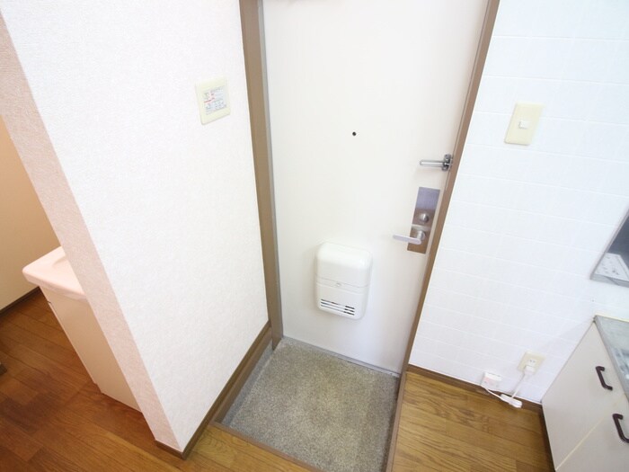 物件内観写真15　(玄関)