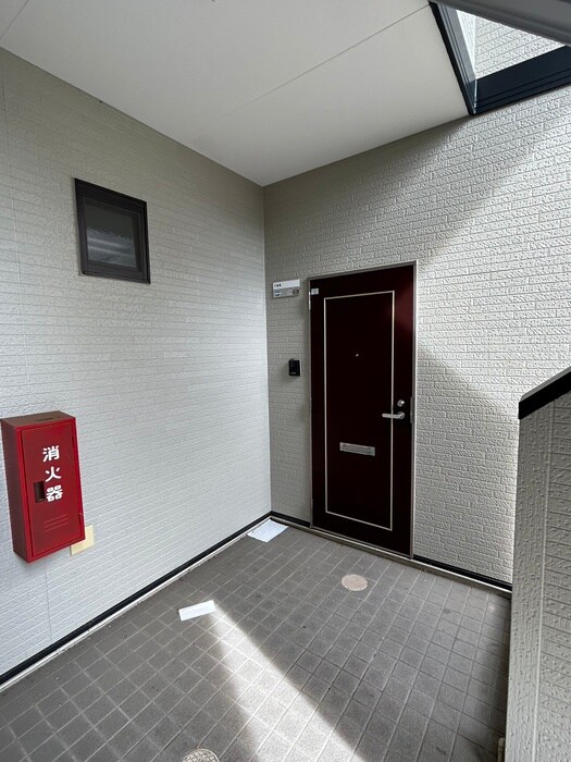 物件外観写真5　(エントランス部分)