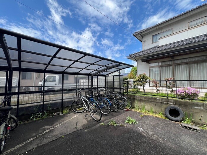 物件外観写真3　(駐輪場)