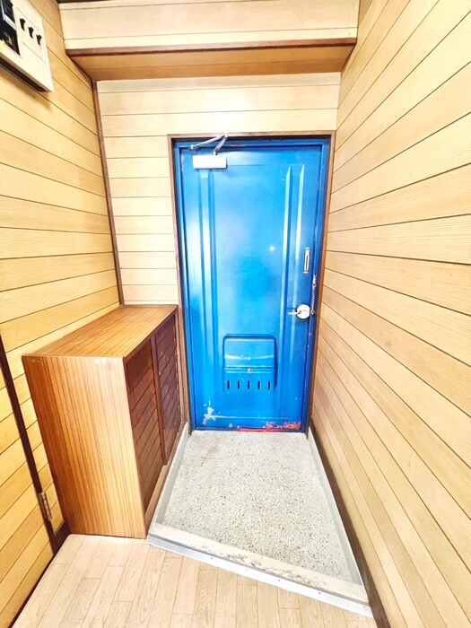 物件内観写真16　(玄関)