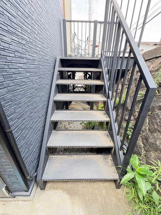 物件外観写真3　(エントランス部分)