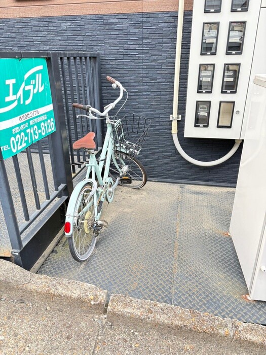 物件外観写真4　(駐輪場)