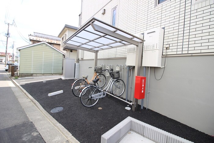 物件外観写真3　(駐輪場)