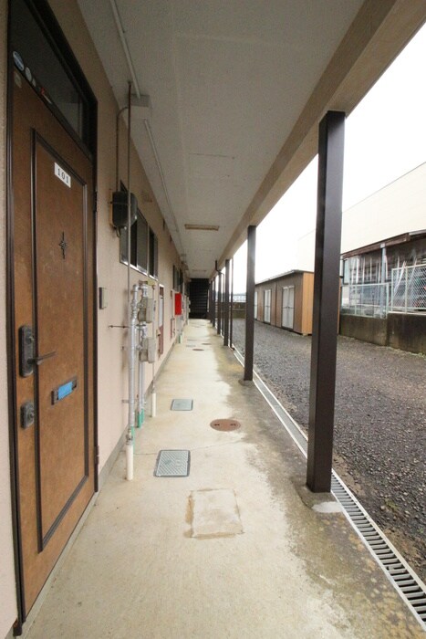 物件外観写真6　(エントランス部分)