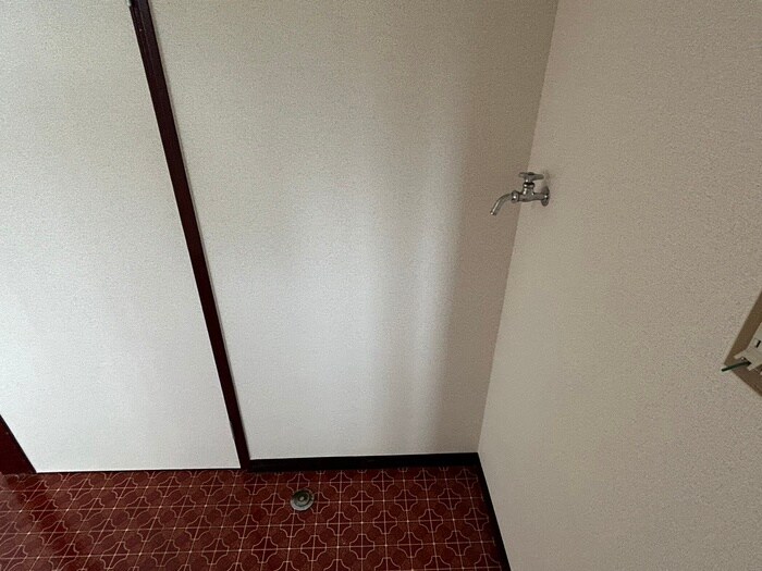 物件内観写真15　(洗濯機置場)