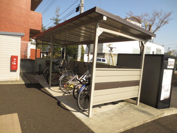物件外観写真3　(駐輪場)